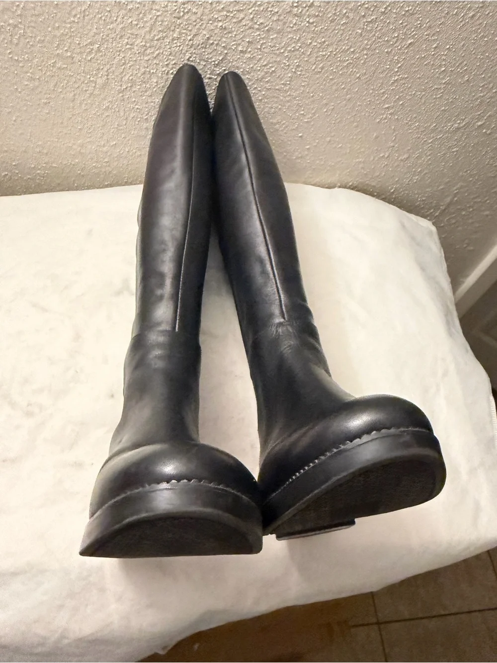 TORY BURCH CAITLIN LEATHER LOGO RIDING BOOT BLACK BLOCK ($510),pre-owned,SZ9M
